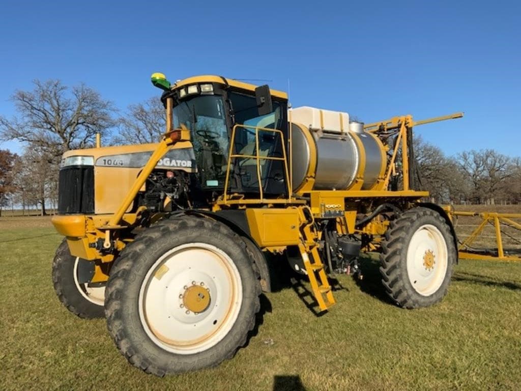 Image of Ag-Chem RoGator 1064 Primary image