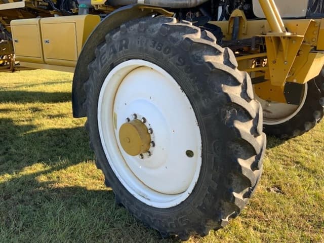 Image of Ag-Chem RoGator 1064 equipment image 3