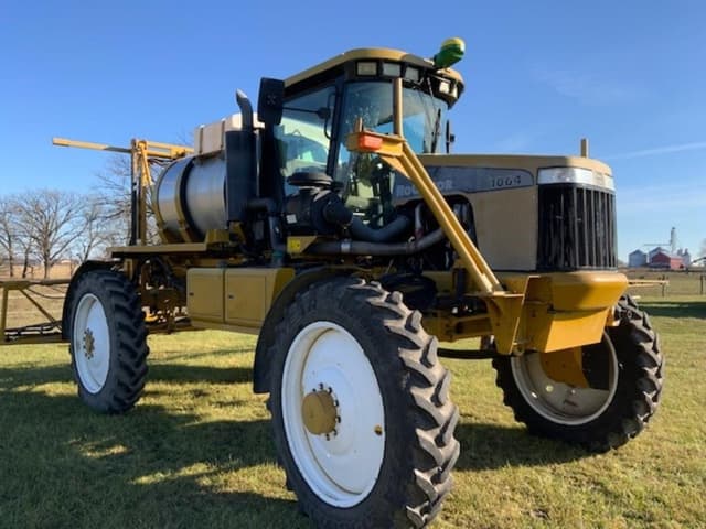 Image of Ag-Chem RoGator 1064 equipment image 2