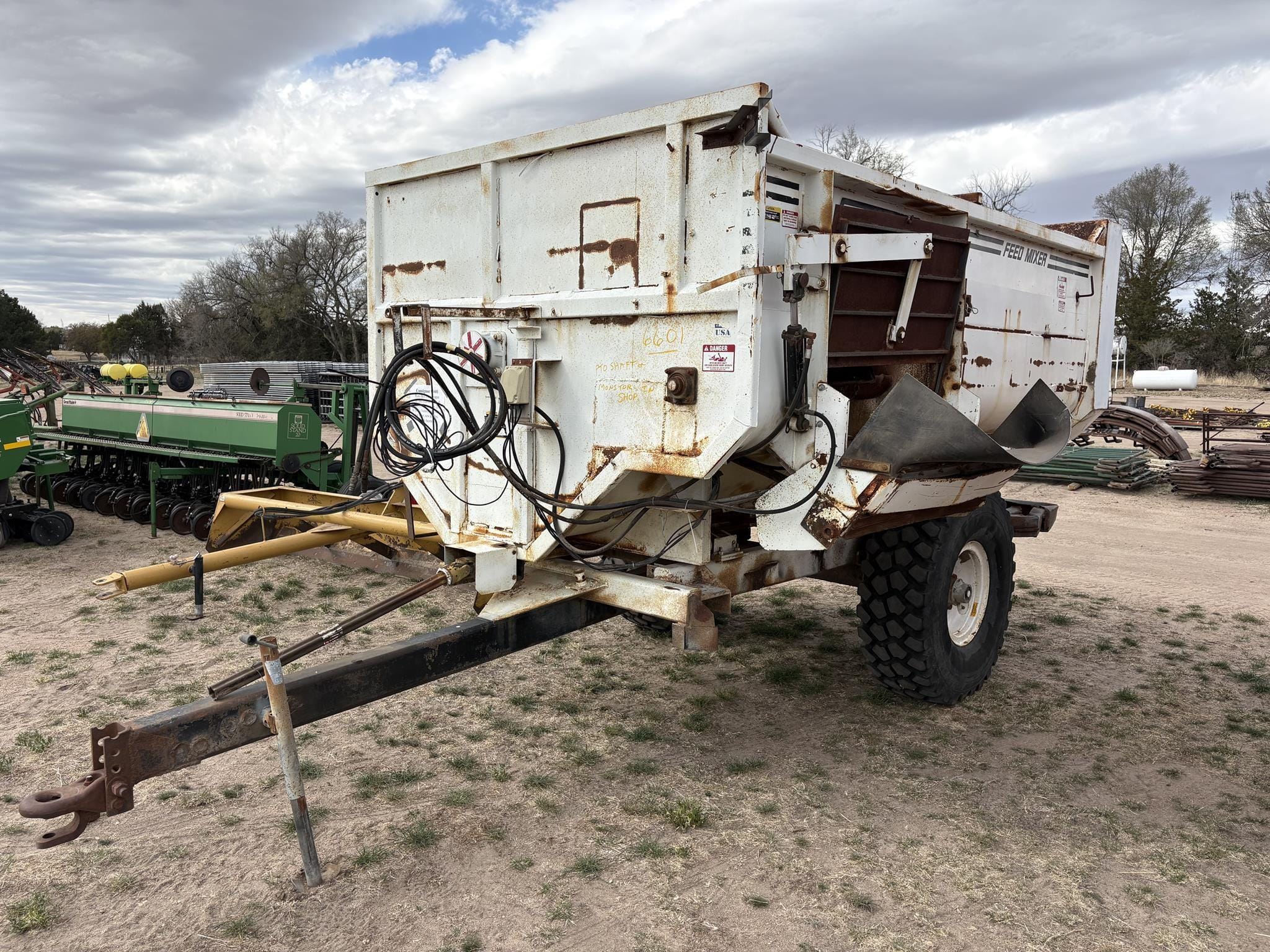 Roto-Mix 420-12 Equipment Image0