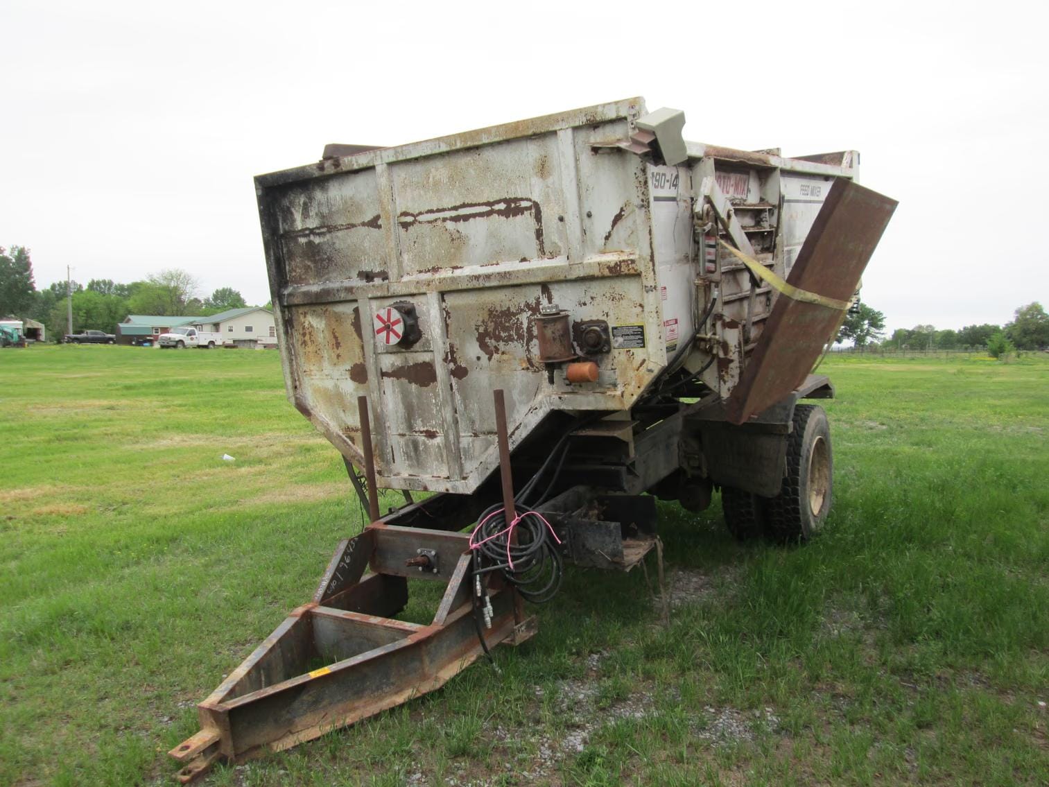 Roto-Mix 490-14 Equipment Image0