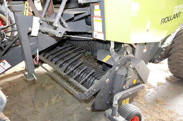 Image of CLAAS ROLLANT 375 equipment image 2