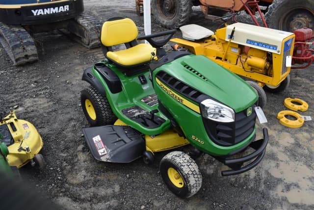 Image of John Deere S240 equipment image 1