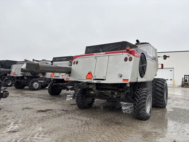 Image of Gleaner S67 equipment image 2