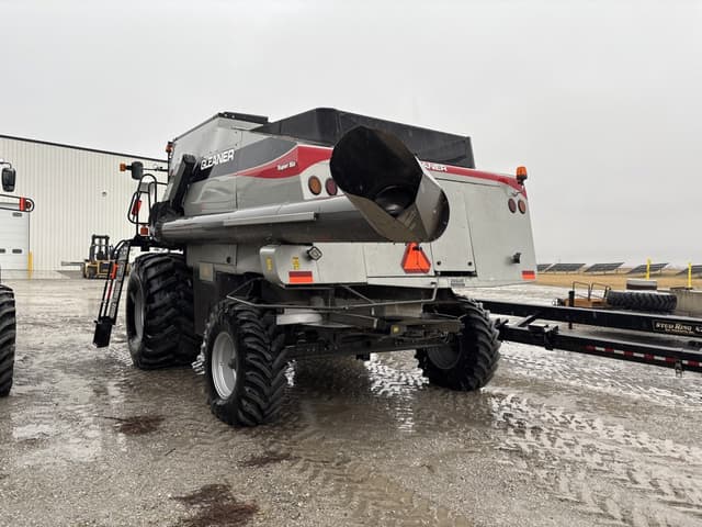 Image of Gleaner S67 equipment image 1