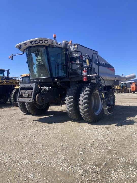 2013 Gleaner S67 Equipment Image0