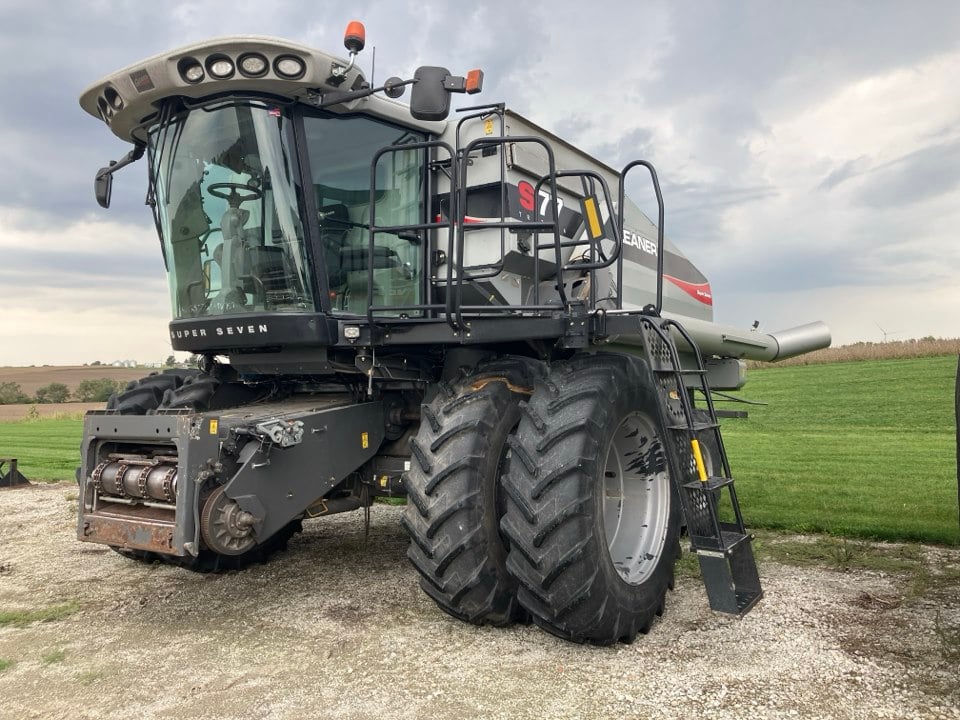 2011 Gleaner S77 Equipment Image0