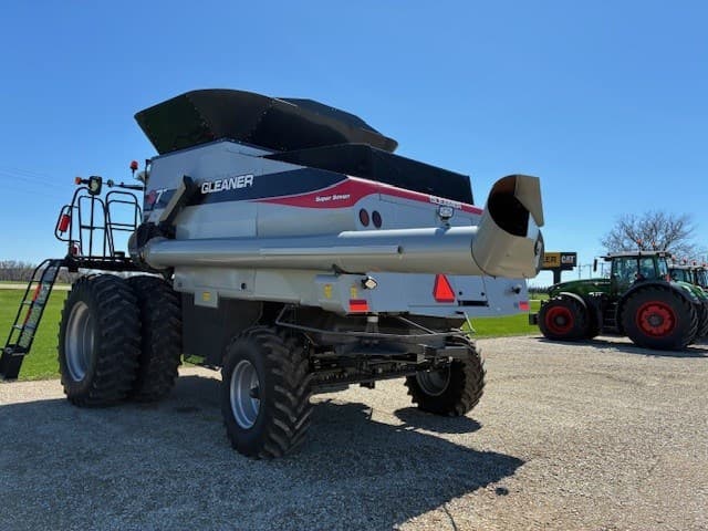 Image of Gleaner S77 equipment image 2
