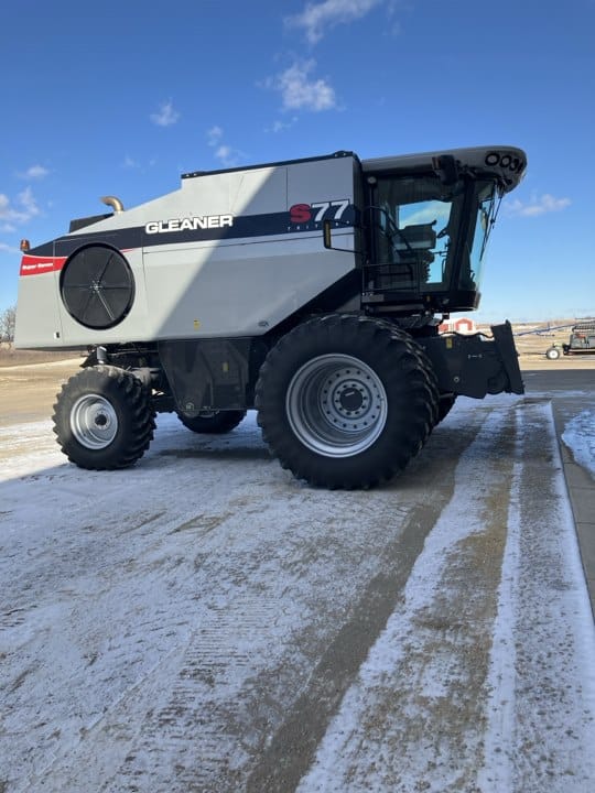 2011 Gleaner S77 Equipment Image0
