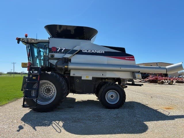 Image of Gleaner S77 equipment image 1