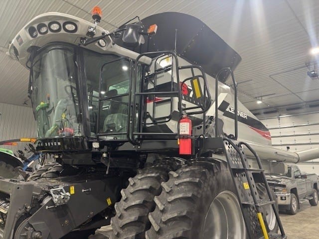 2011 Gleaner S77 Equipment Image0