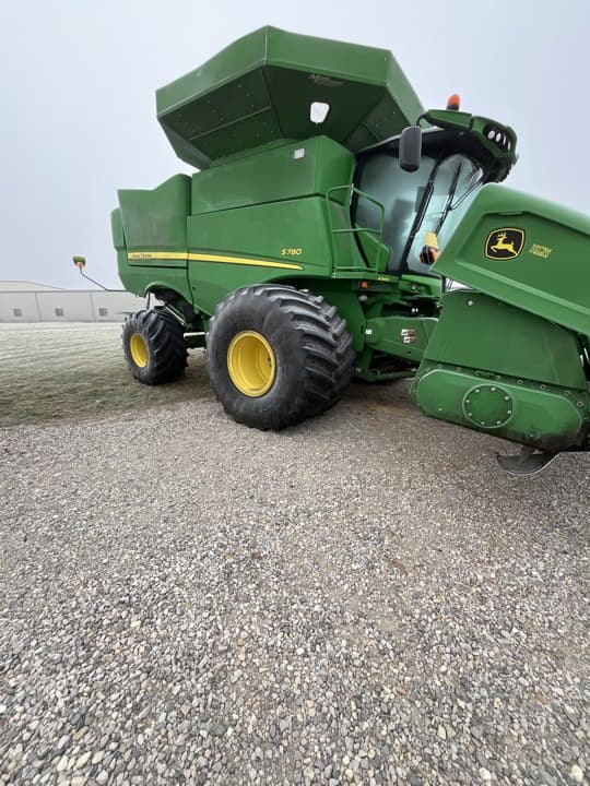 Image of John Deere S780 Image 0