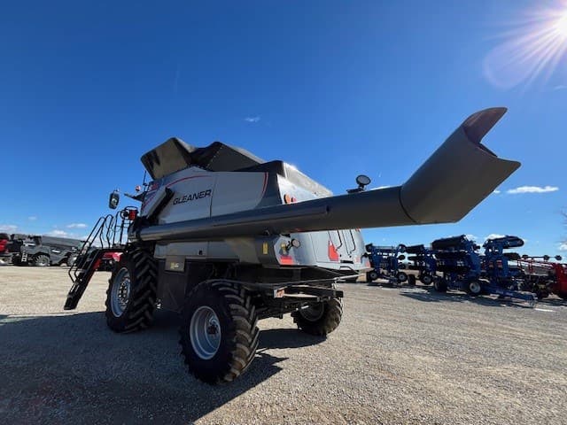 Image of Gleaner S96 equipment image 3