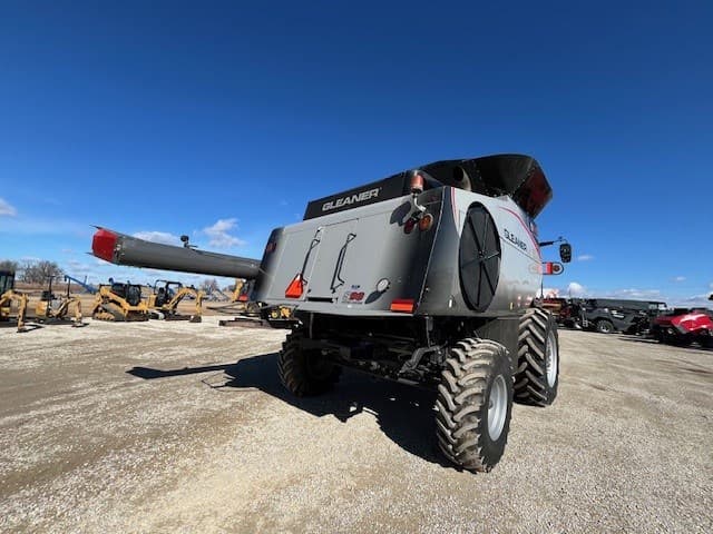 Image of Gleaner S96 equipment image 4