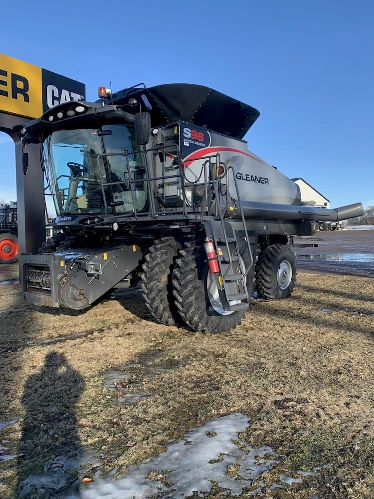 2016 Gleaner S96 Equipment Image0