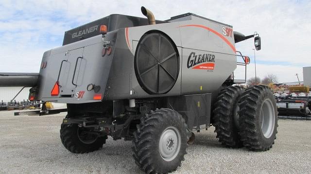 Image of Gleaner S97 equipment image 4