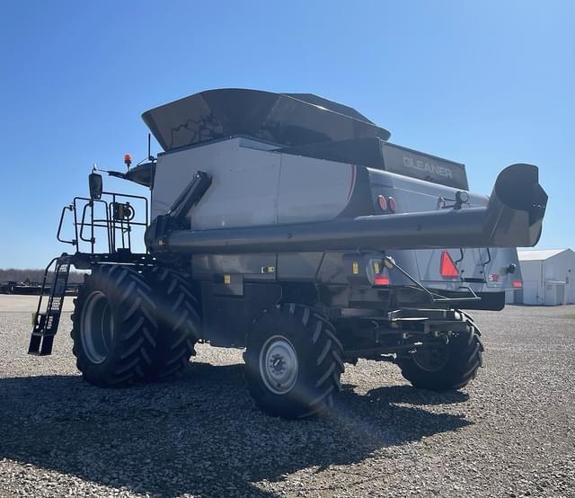 Image of Gleaner S97 equipment image 4
