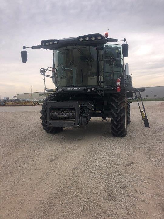 Image of Gleaner S97 equipment image 2