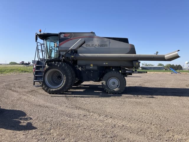 Image of Gleaner S97 equipment image 4