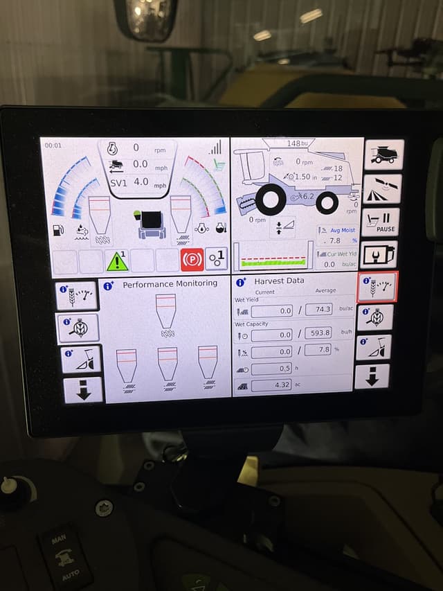 Image of Gleaner S97 equipment image 4