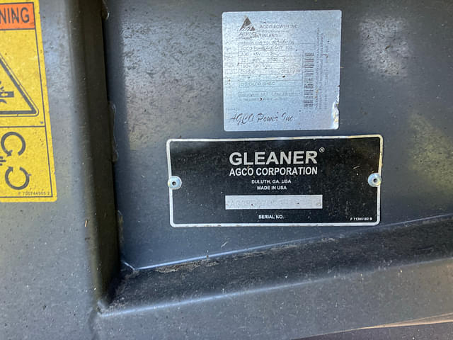 Image of Gleaner S97 equipment image 4