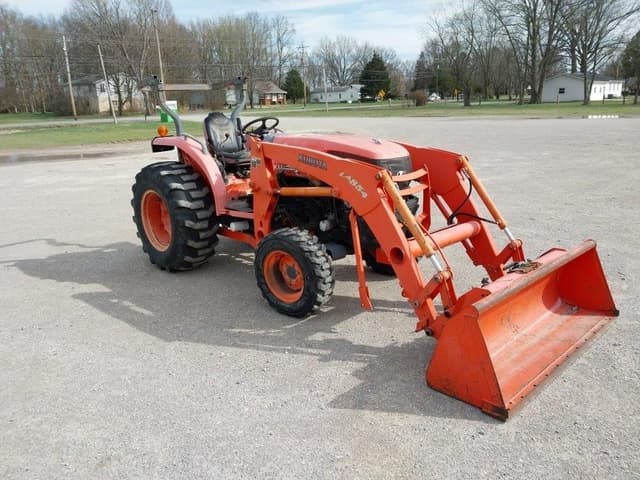 Image of Kubota L5240 equipment image 2