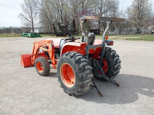 Image of Kubota L5240 equipment image 4
