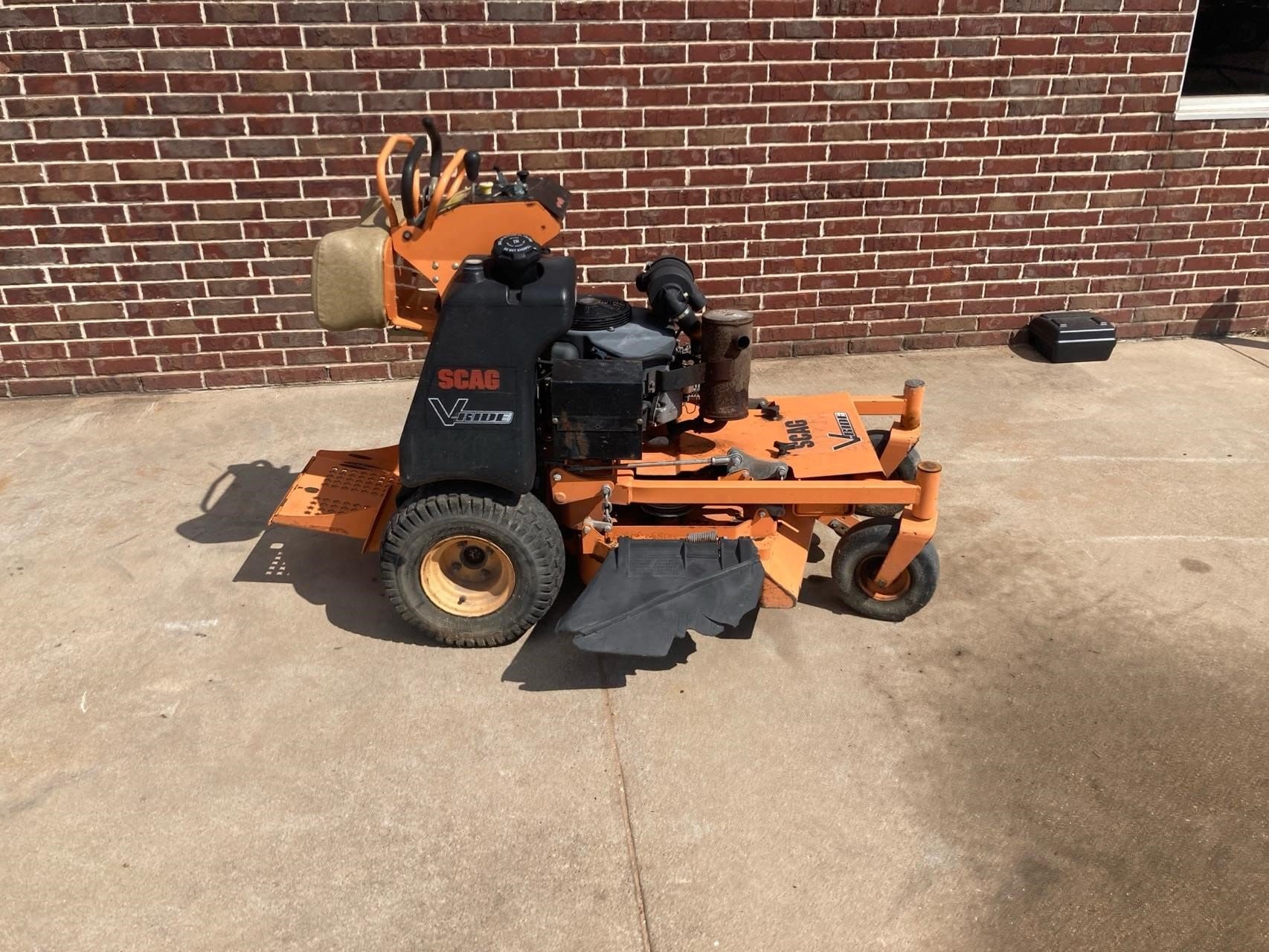 Scag V-Ride II Equipment Image0