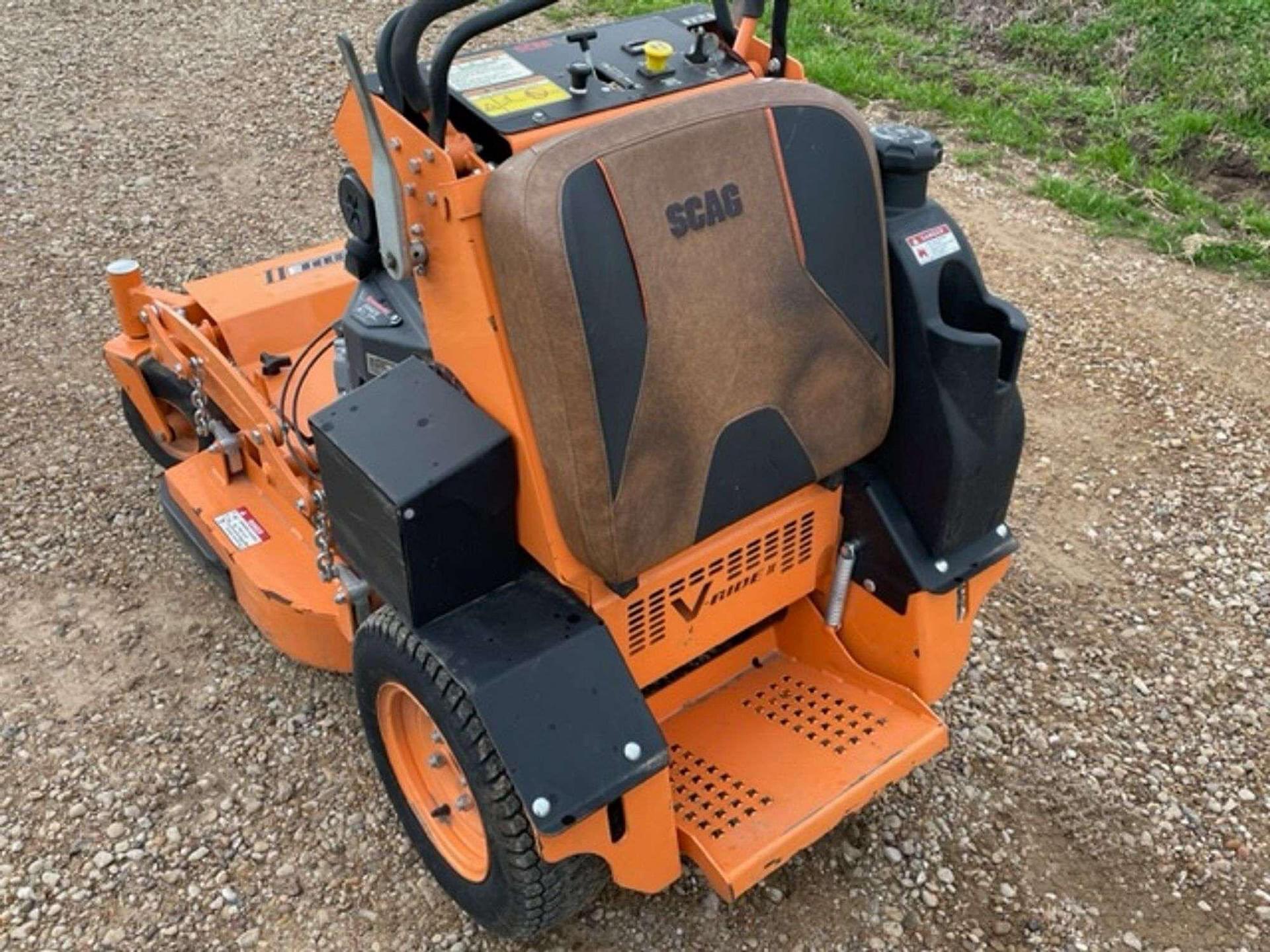 Tractor Zoom Scag VRide II