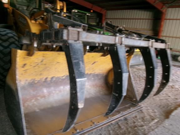 Image of Schlagel 4 Tine Grapple equipment image 3