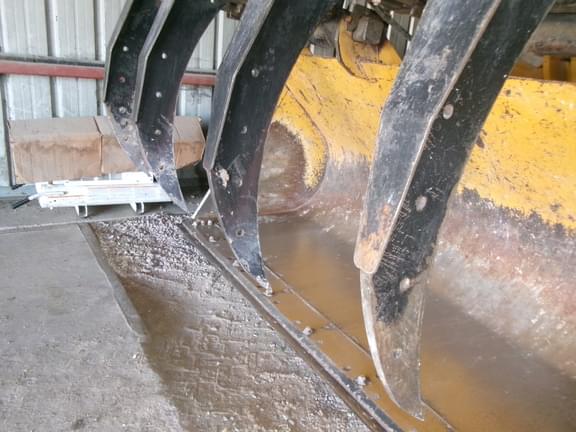 Image of Schlagel 4 Tine Grapple equipment image 2