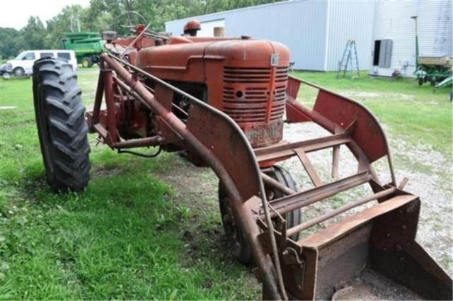 Image of Farmall M equipment image 2