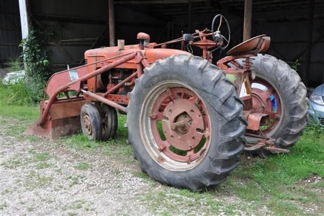 Image of Farmall M equipment image 1