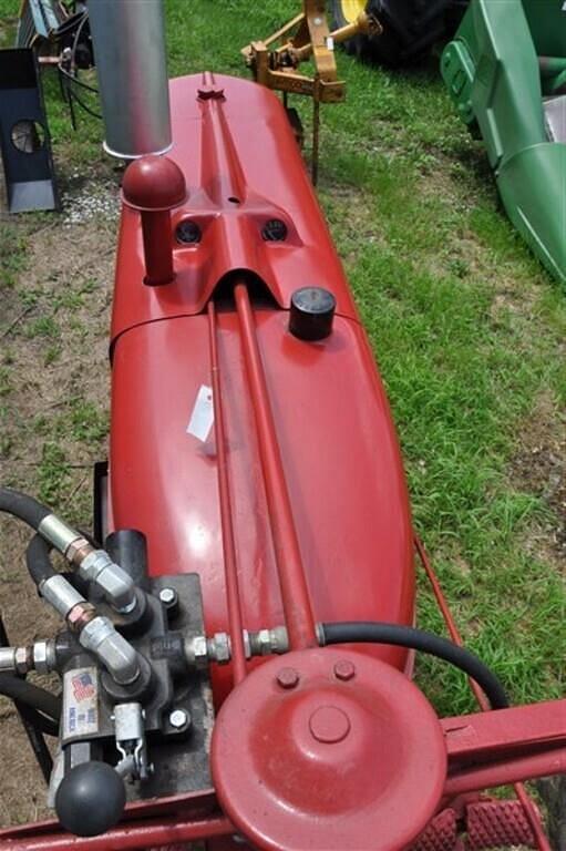 Image of Farmall H equipment image 4
