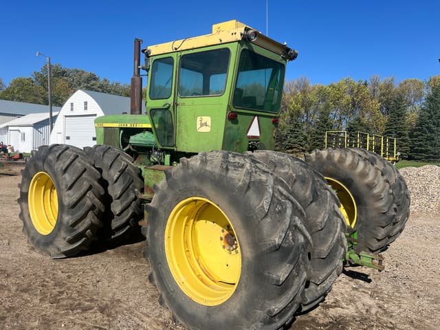 Image of John Deere 7520 equipment image 1