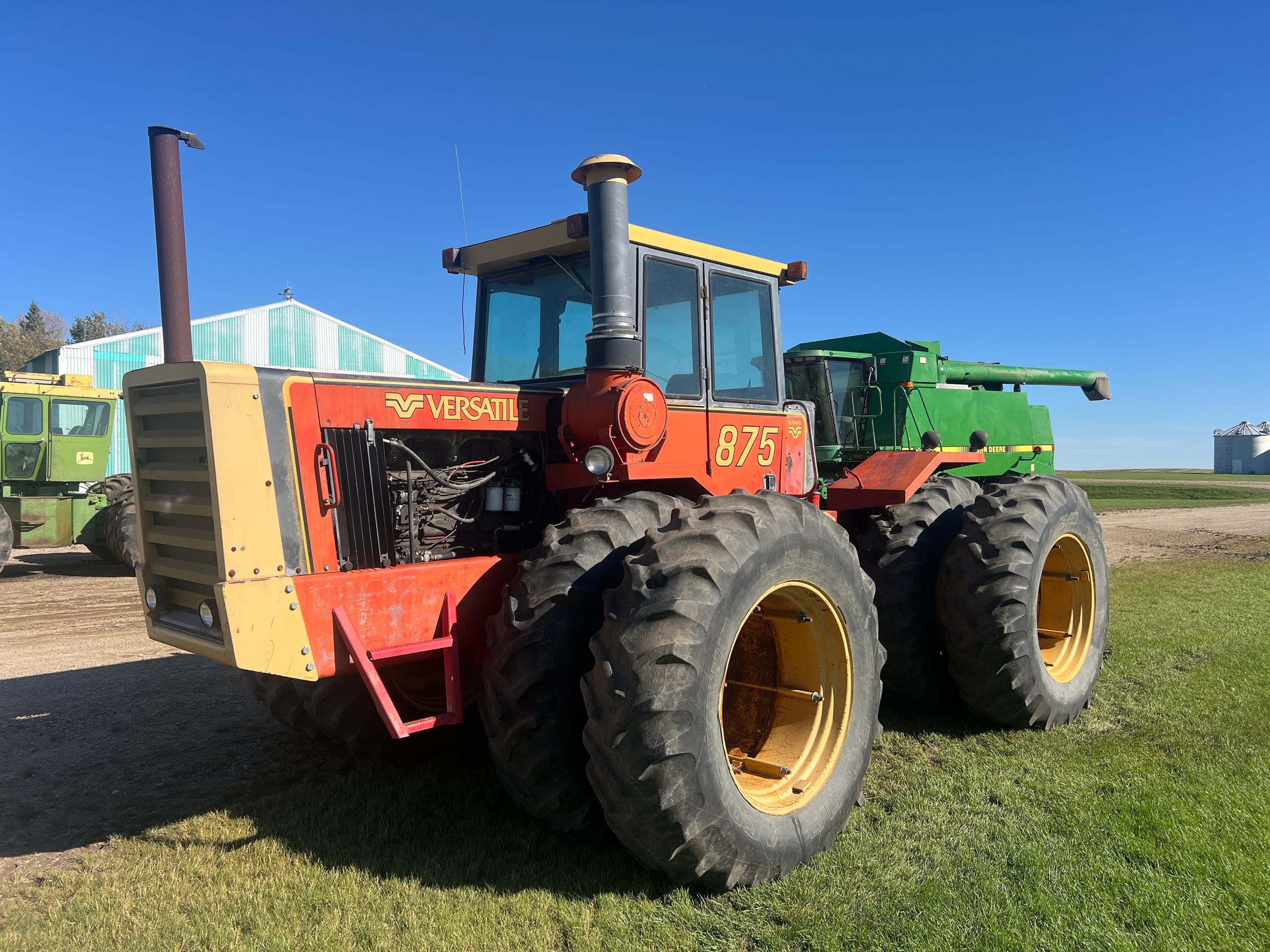 Versatile 875 Equipment Image0