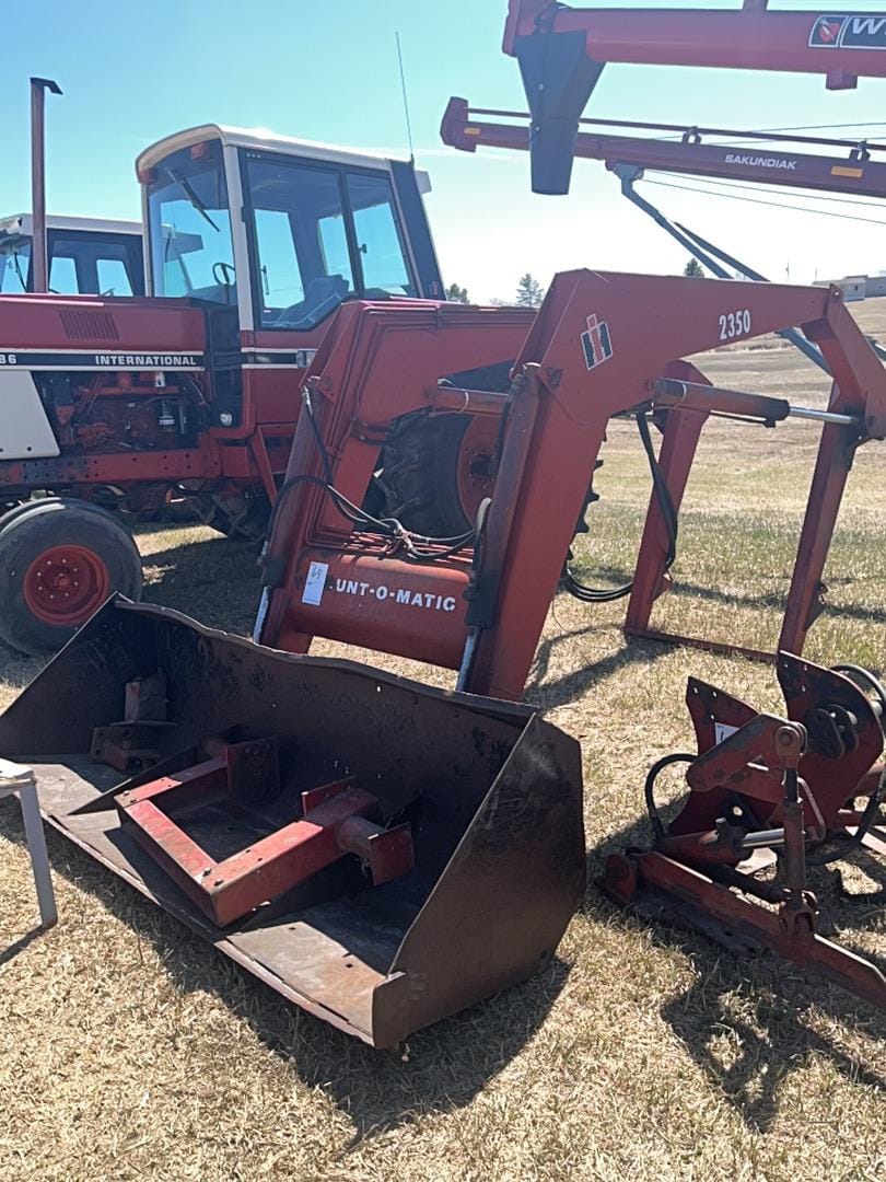 Main image International Harvester 2350