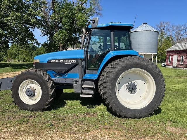 Image of New Holland 8970 equipment image 1