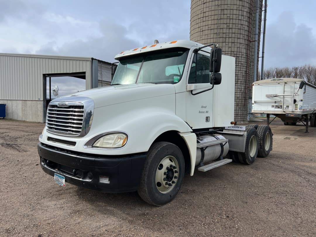 Image of Freightliner Columbia Primary image