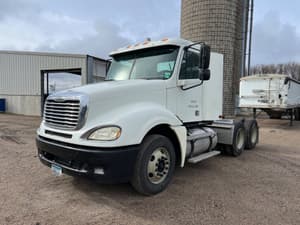 2005 Freightliner Columbia Image