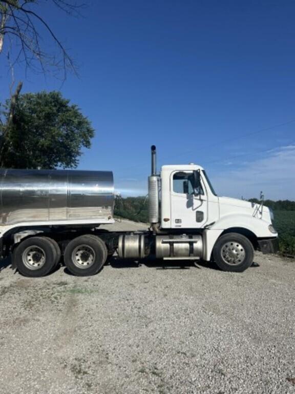 Image of Freightliner Columbia Primary image