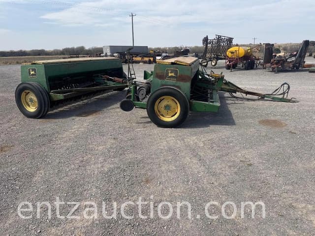 Image of John Deere 8350 equipment image 2