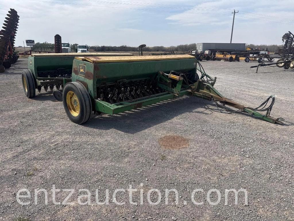 John Deere 8350 Equipment Image0