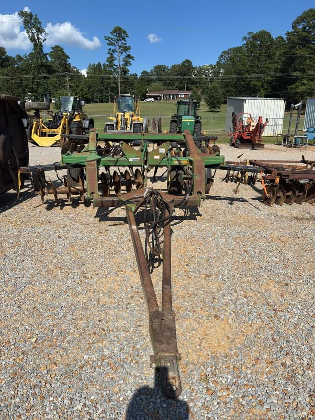 Image of John Deere 630 equipment image 1