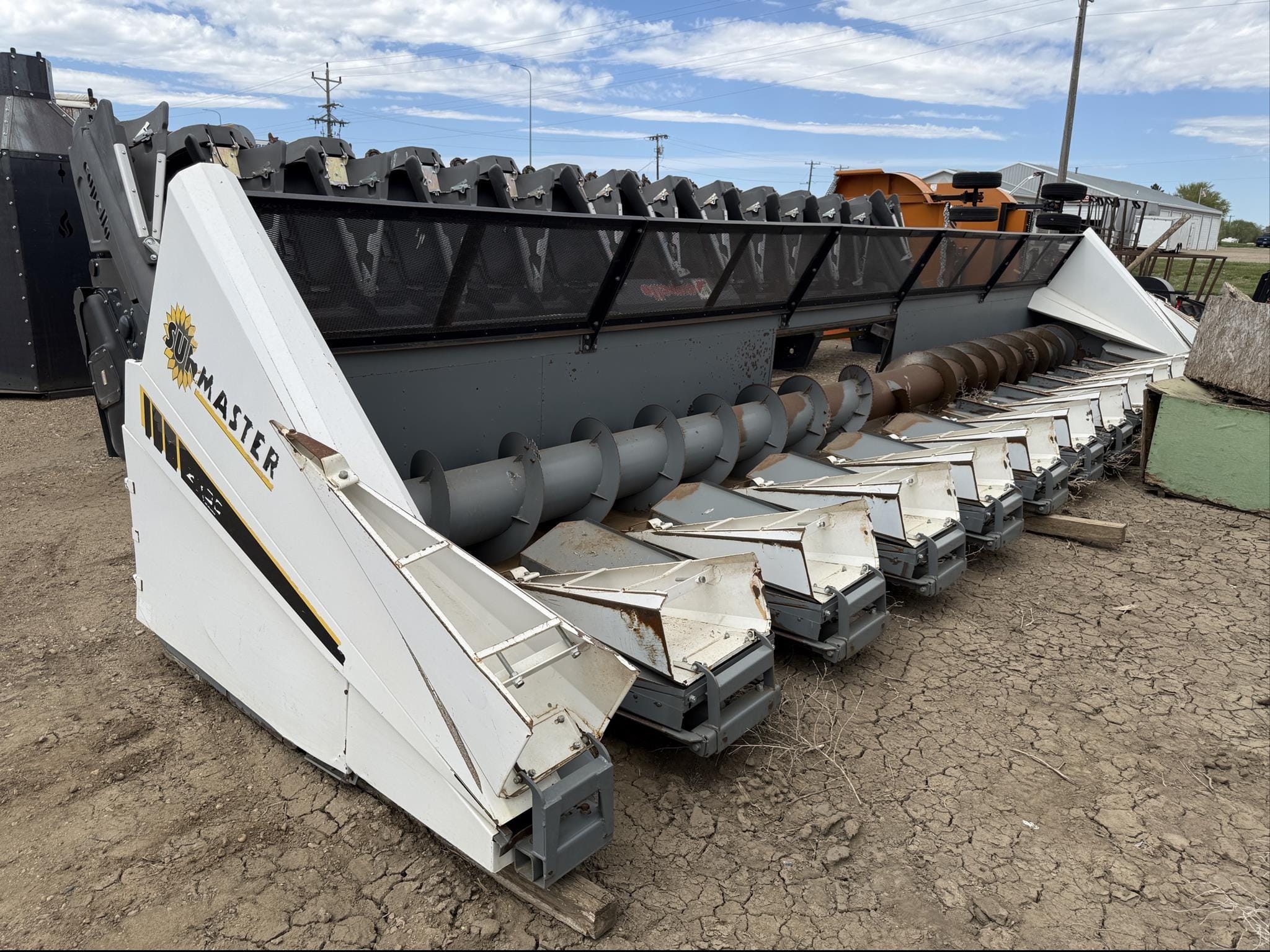 Sheyenne Sunmaster 12R30 Equipment Image0