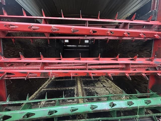 Image of New Holland 716 equipment image 2