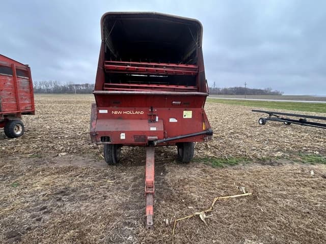 Image of New Holland 716 equipment image 1