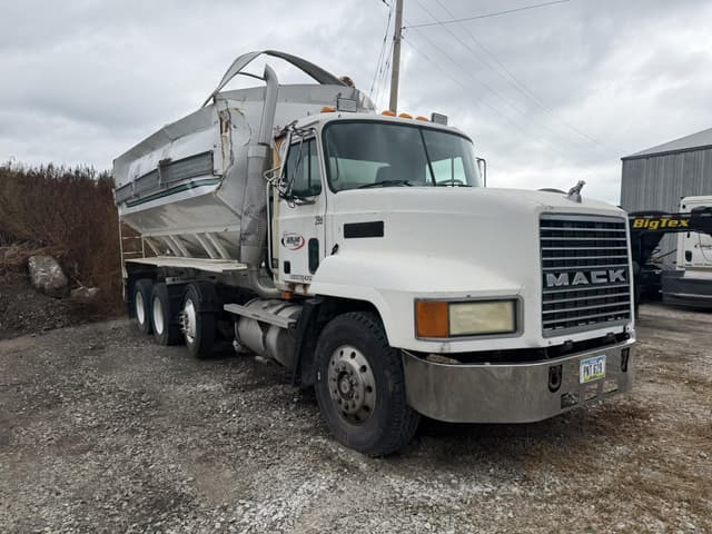 Image of Mack CH613 equipment image 2