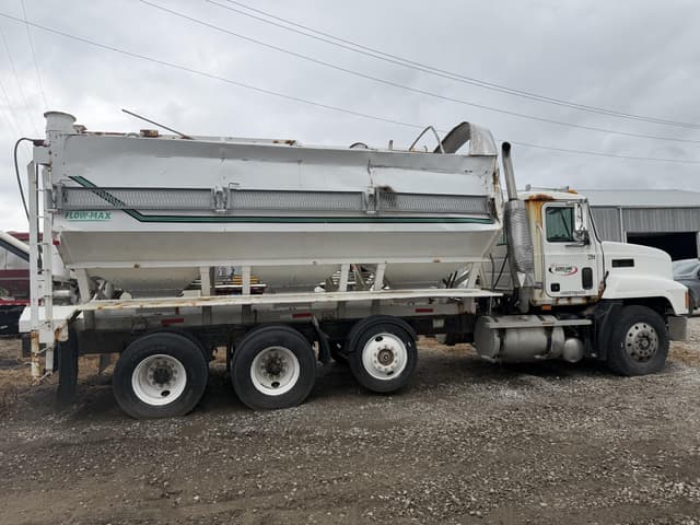 Image of Mack CH613 equipment image 3