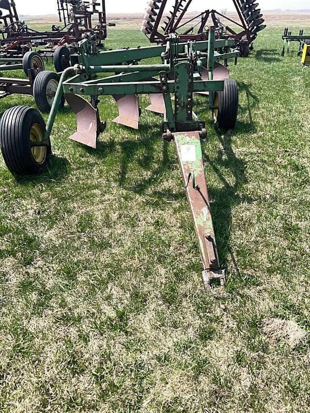 Image of John Deere 3100 equipment image 2